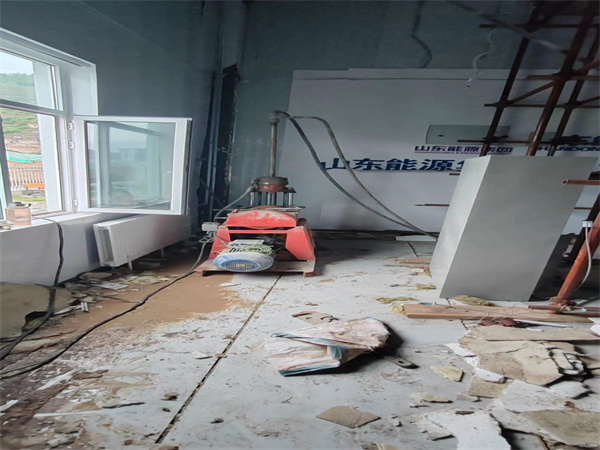 东河镇地基基础下沉墙体裂缝加固注浆顶升施工